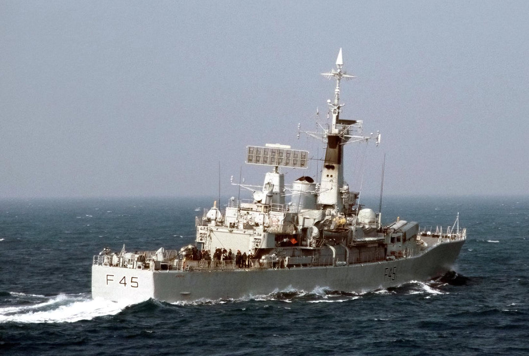 HMS Minerva F45 | Photo Print | Framed Print | Leander Class | Frigate | Royal Navy Hampshire Prints