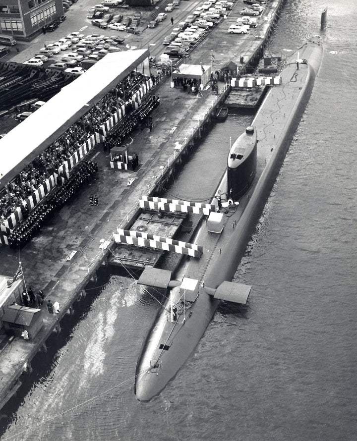 HMS Resolution S22 Submarine | Photo Print | Framed Print | Resolution Class | Royal Navy Hampshire Prints