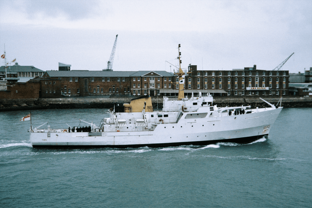 HMS Fawn A325 | Photo Print | Framed Print | Bulldog Class | Hydrographic Survey Ship | Royal Navy Hampshire Prints