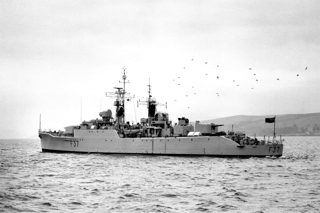 HMS Jaguar F37 | Photo Print | Framed Print | Leopard Class | Frigate | Royal Navy Hampshire Prints