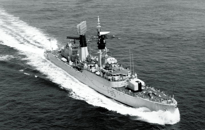 HMS Lincoln F99 | Photo Print | Framed Print | Salisbury Class | Frigate | Royal Navy Hampshire Prints