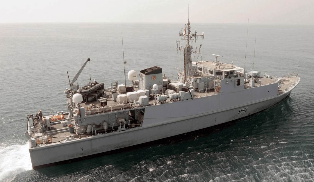 HMS Ramsey M110 | Photo Print | Framed Print | Sandown Class | Minehunter | Royal Navy Hampshire Prints