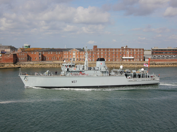 HMS Chiddingfold (M37) Royal Navy Hunt Class Minehunter Port Beam View Photo Print Wall Art Decor Posters, Prints, & Visual Artwork Hampshire Prints 6 x 4 No Frame No
