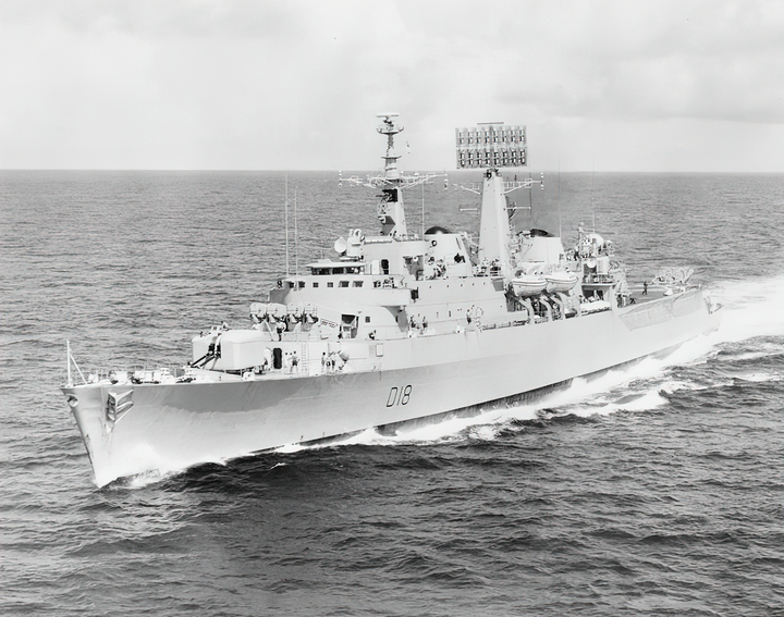HMS Antrim D18 | Photo Print | Framed Print | County Class | Destroyer | Royal Navy Hampshire Prints