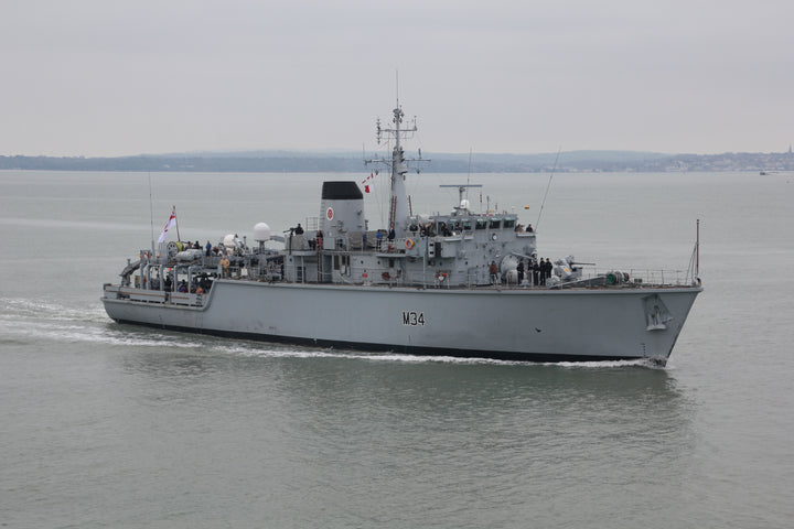 HMS Middleton M34 | Photo Print | Framed Print | Hunt Class | Mine Warfare Vessel | Royal Navy Hampshire Prints