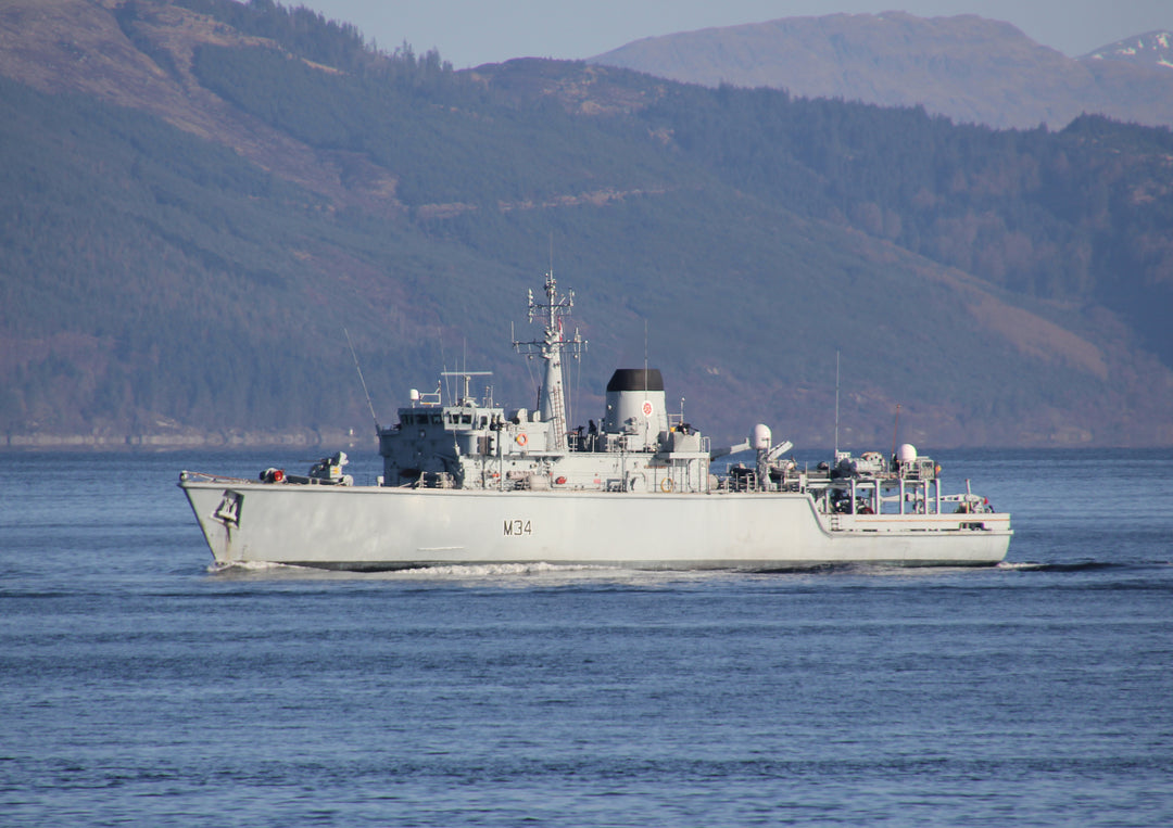 HMS Middleton M34 | Photo Print | Framed Print | Hunt Class | Mine Warfare Vessel | Royal Navy Hampshire Prints