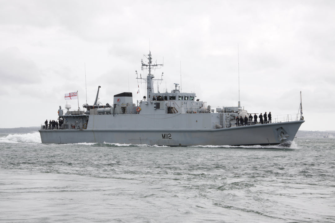 HMS Shoreham M112 | Photo Print | Framed Print | Sandown Class | Minehunter | Royal Navy Hampshire Prints