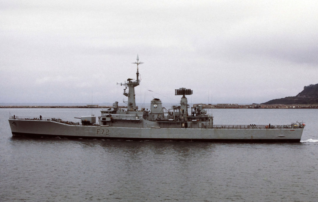 HMS Ariadne F72 | Photo Print | Framed Print | Leander Class | Frigate | Royal Navy Hampshire Prints