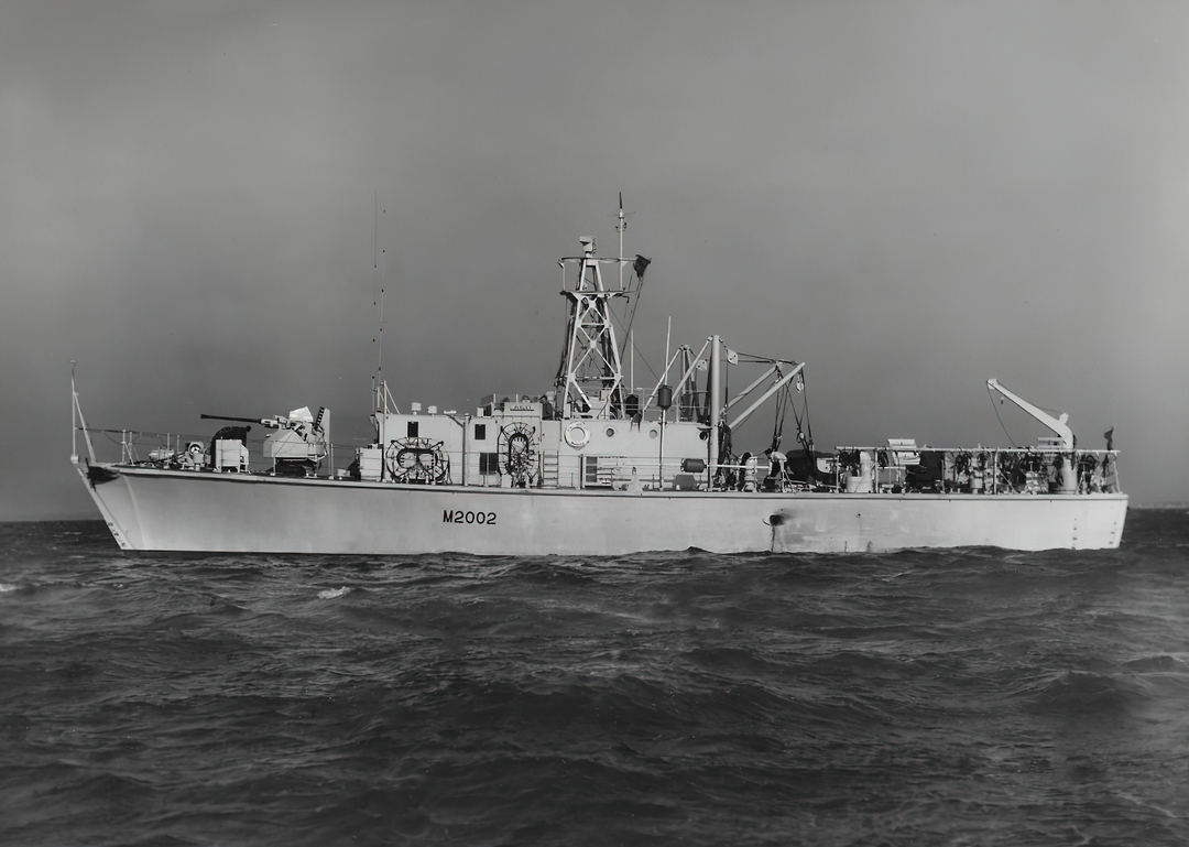 HMS Aveley M2002 | Photo Print | Framed Print | Ley Class | Minesweeper | Royal Navy Hampshire Prints