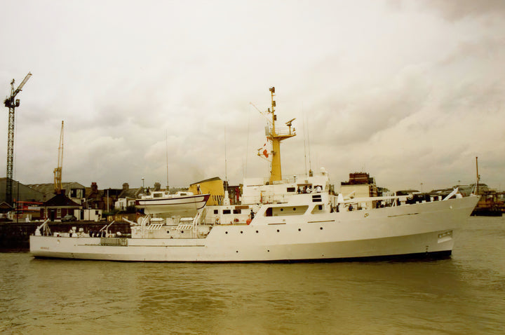 HMS Beagle A319 | Photo Print | Framed Print | Bulldog Class | Survey Vessel | Royal Navy Hampshire Prints