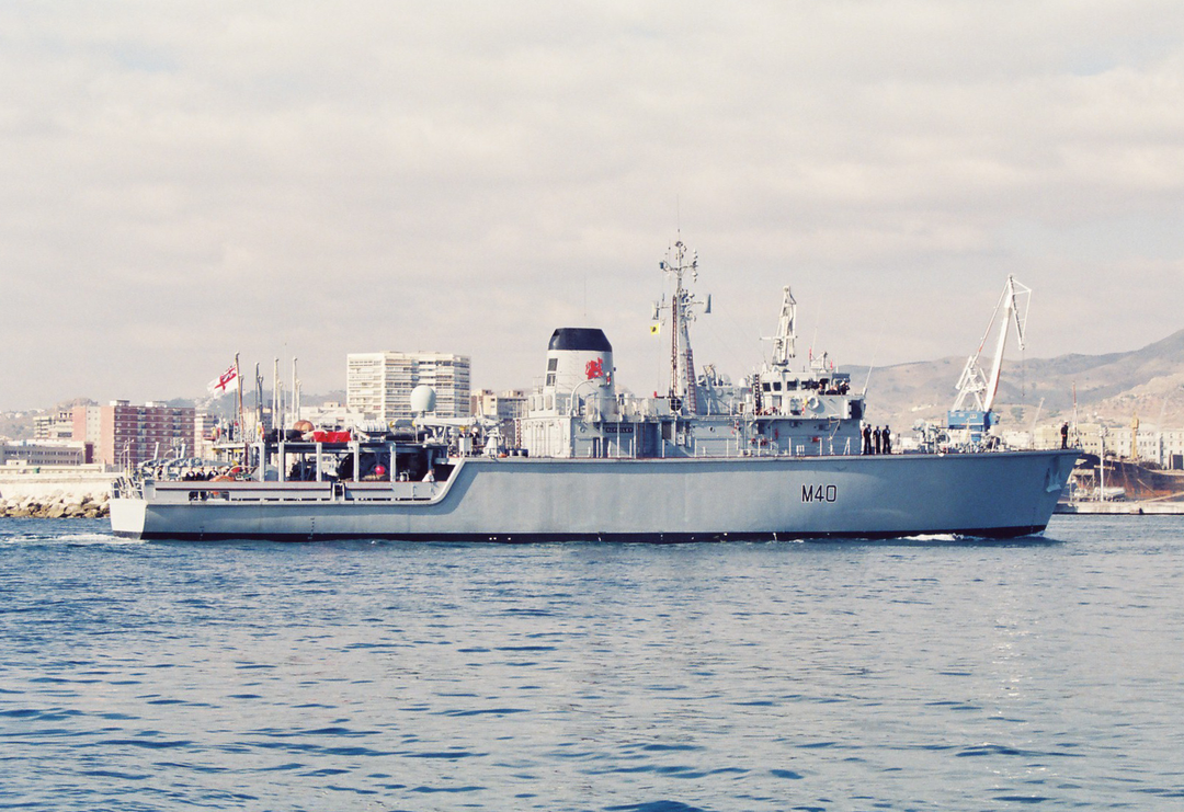 HMS Berkeley M40 | Photo Print | Framed Print | Hunt Class | Mine Warfare Vessel | Royal Navy Hampshire Prints