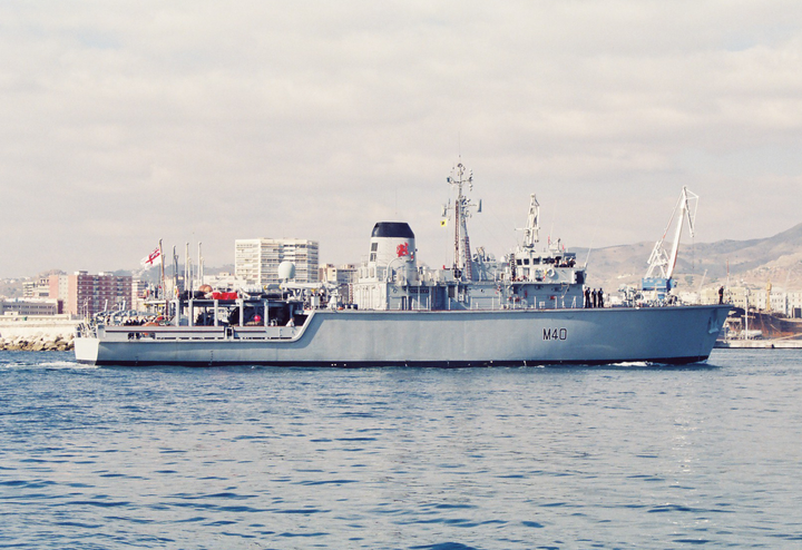HMS Berkeley M40 | Photo Print | Framed Print | Hunt Class | Mine Warfare Vessel | Royal Navy Hampshire Prints