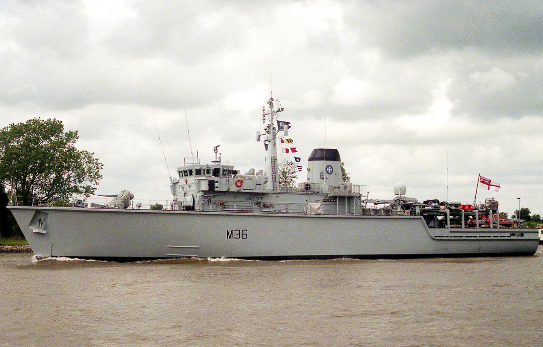 HMS Bicester M36 | Photo Print | Framed Print | Hunt Class | Mine Warfare Vessel | Royal Navy Hampshire Prints