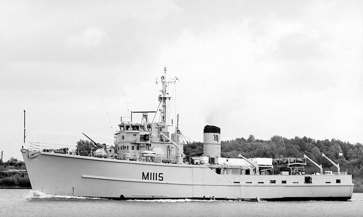 HMS Bronington M1115 Royal Navy Ton Class Minesweeper Photo Print or Framed Print - Hampshire Prints