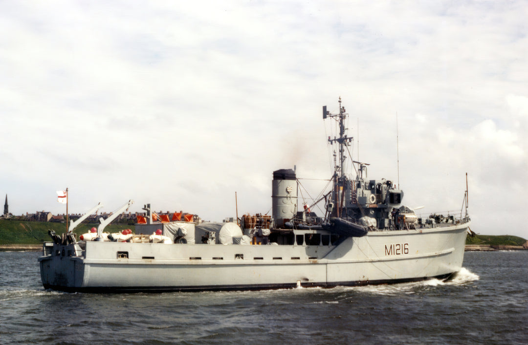 HMS Crofton M1216 Royal Navy Ton class minesweeper Photo Print or Framed Print Hampshire Prints