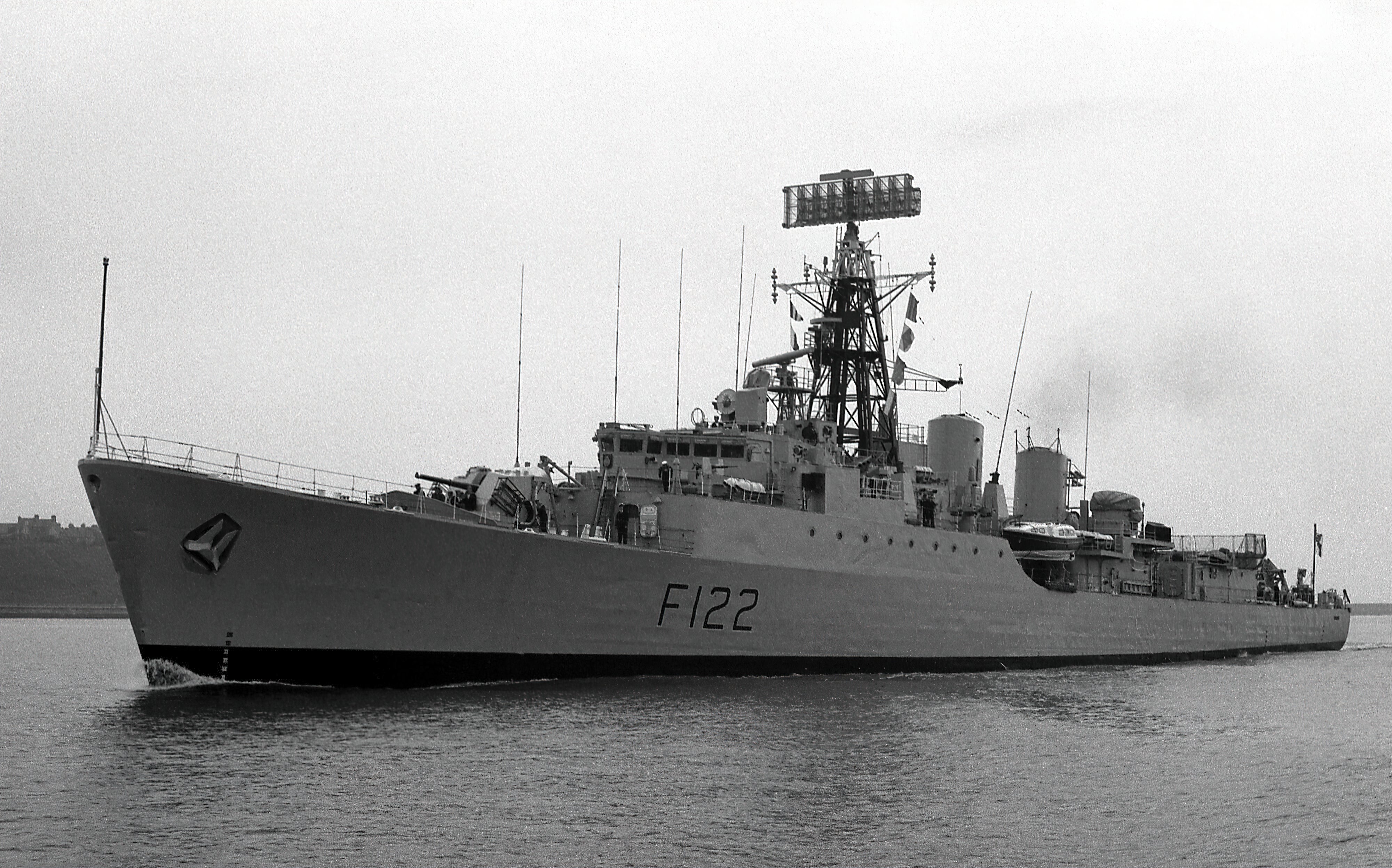 HMS Gurkha (F122) - Low Port Side View - Royal Navy Tribal Class ...