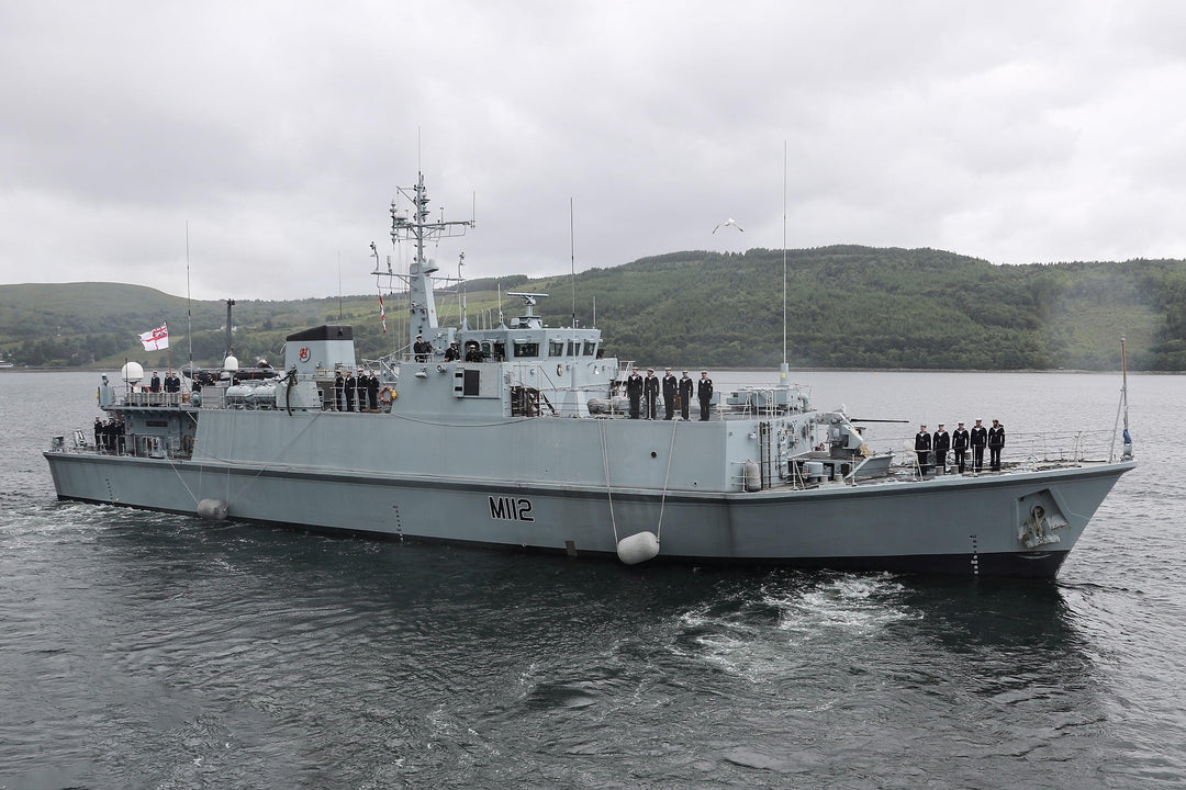 HMS Shoreham M112 | Photo Print | Framed Print | Sandown Class | Minehunter | Royal Navy Hampshire Prints