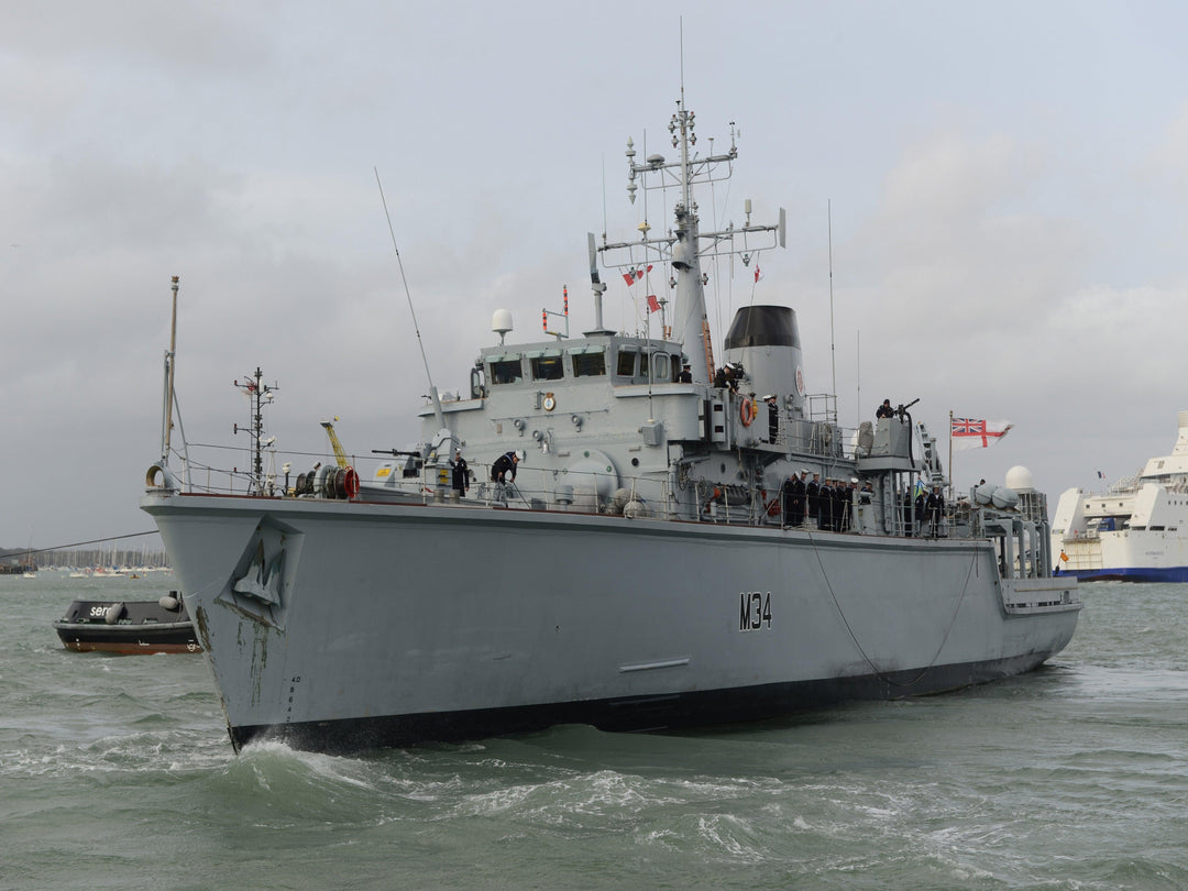 HMS Middleton M34 | Photo Print | Framed Print | Hunt Class | Mine Warfare Vessel | Royal Navy Hampshire Prints