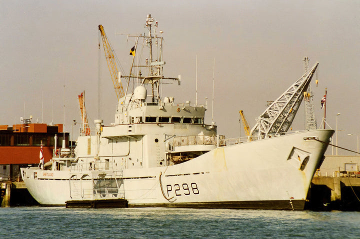 HMS Shetland P298 Royal Navy Island class Patrol Vessel Photo Print or Framed Photo Print - Hampshire Prints