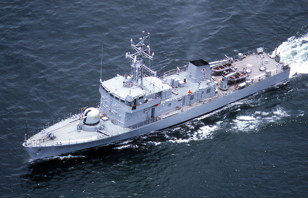 HMS Swift P243 Royal Navy Peacock Class Patrol Vessel Photo Print or Framed Print - Hampshire Prints