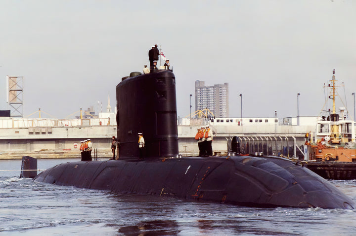 HMS Unseen S41 Submarine | Photo Print | Framed Print | Upholder Class | Royal Navy Hampshire Prints