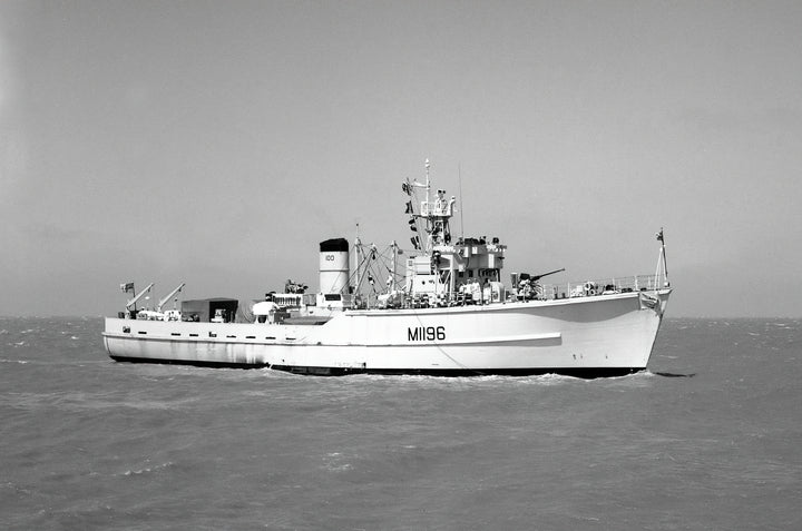 HMS Yarnton M1196 | Photo Print | Framed Print | Ton Class | Minesweeper | Royal Navy Hampshire Prints