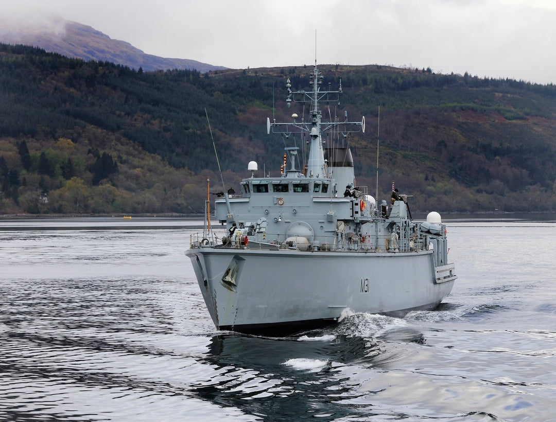 HMS Cattistock M31 Royal Navy Hunt class mine hunter Photo Print or Framed Print - Hampshire Prints