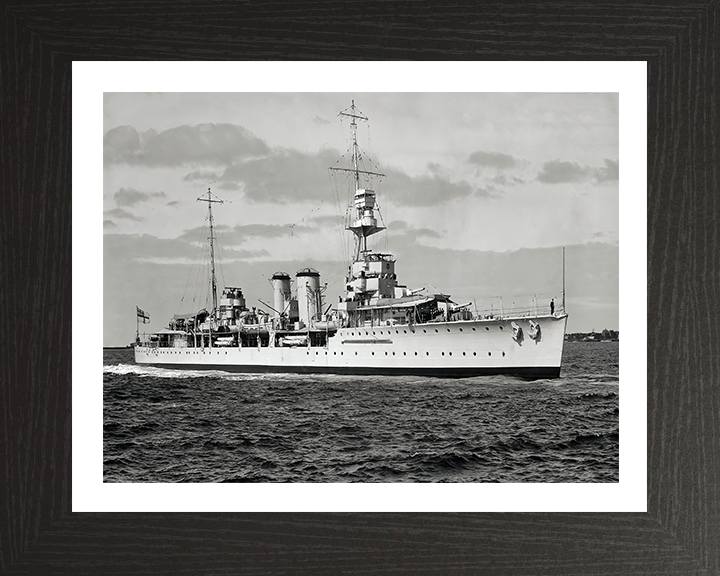 HMS Danae (D44) - Starboard View - Royal Navy Danae Class Cruiser ...