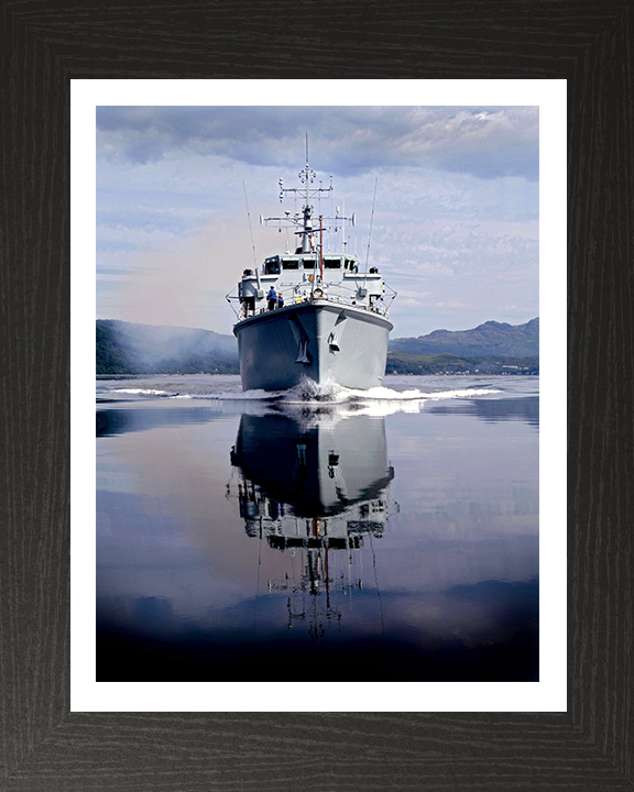 HMS Brocklesby M33 | Photo Print | Framed Print | Hunt Class | Mine Warfare Vessel | Royal Navy Hampshire Prints
