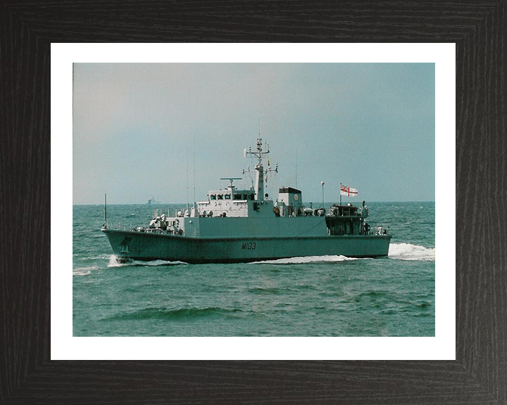 HMS Cromer M103 | Photo Print | Framed Print | Sandown Class | Minehunter | Royal Navy Hampshire Prints