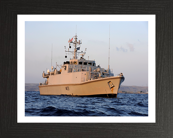 HMS Bangor M109 Royal Navy Sandown class minehunter Photo Print or Framed Print - Hampshire Prints