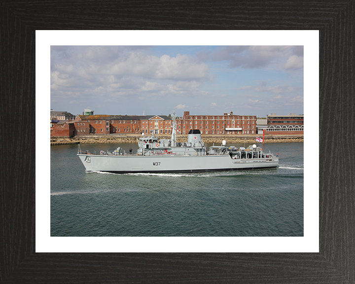 HMS Chiddingfold M37 Royal Navy Hunt Class Minesweeper Photo Print or Framed Print - Hampshire Prints