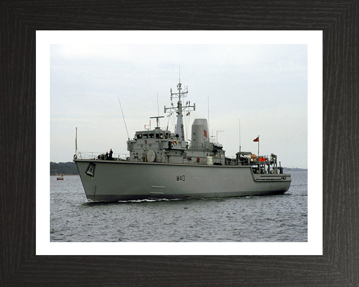 HMS Berkeley M40 Royal Navy Hunt class mine countermeasures vessel Photo Print or Framed Print - Hampshire Prints