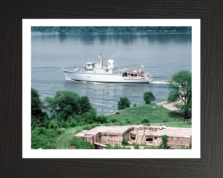 HMS Cottesmore M32 | Photo Print | Framed Print | Hunt Class | Mine Warfare Vessel | Royal Navy Hampshire Prints