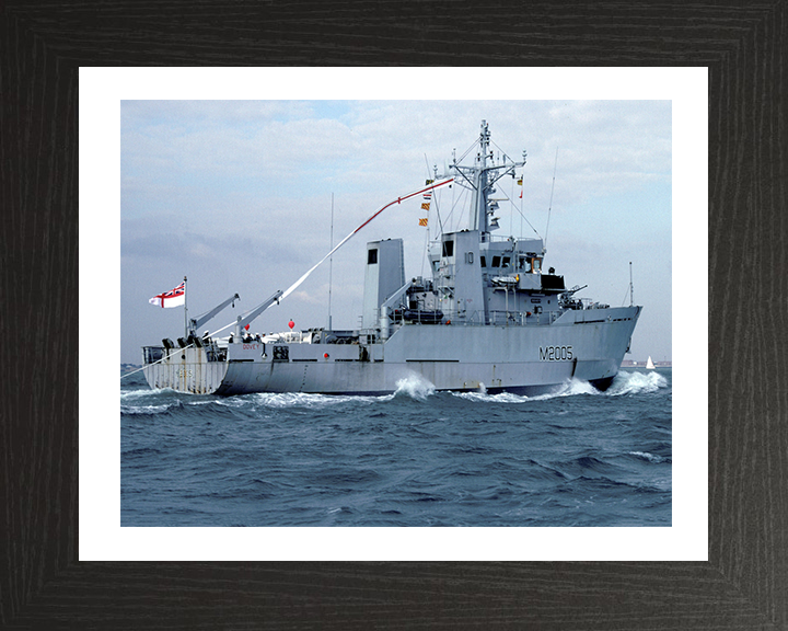HMS Dovey M2005 Royal Navy River class minesweeper Photo Print or Framed Print - Hampshire Prints