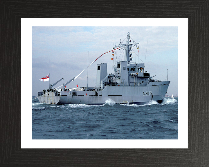 HMS Dovey M2005 | Photo Print | Framed Print | River Class | Minesweeper | Royal Navy Hampshire Prints
