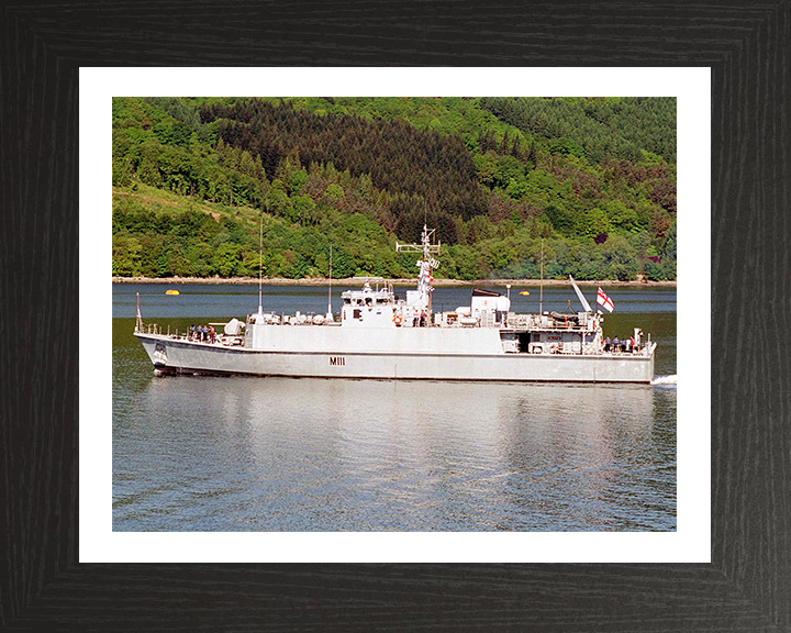 HMS Blyth M111 | Photo Print | Framed Print | Sandown Class | Minehunter | Royal Navy Hampshire Prints