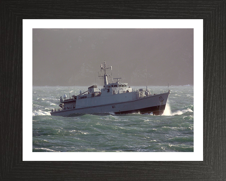 HMS Blyth M111 Royal Navy Sandown class minehunter Photo Print or Framed Print - Hampshire Prints