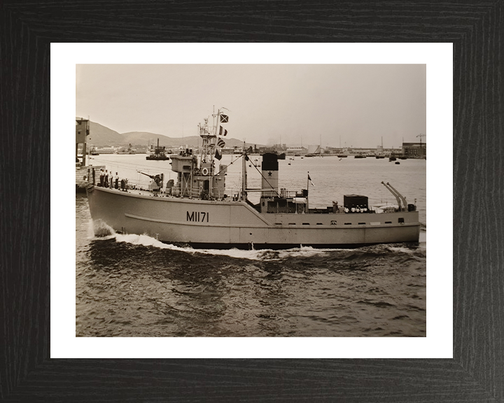 HMS Aldington M1171 Royal Navy Ton Class Minesweeper Photo Print or Framed Print - Hampshire Prints