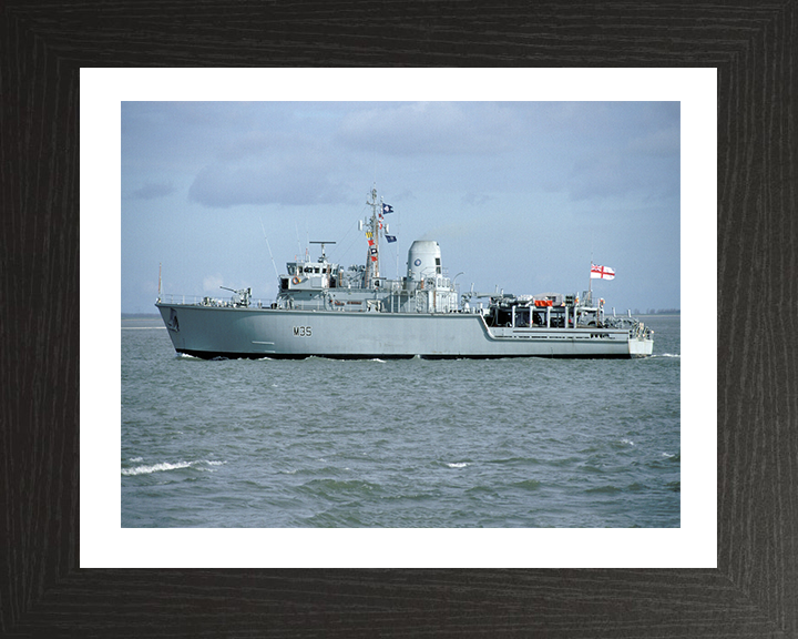 HMS Dulverton M35 | Photo Print | Framed Print | Hunt Class | Mine Warfare Vessel | Royal Navy Hampshire Prints