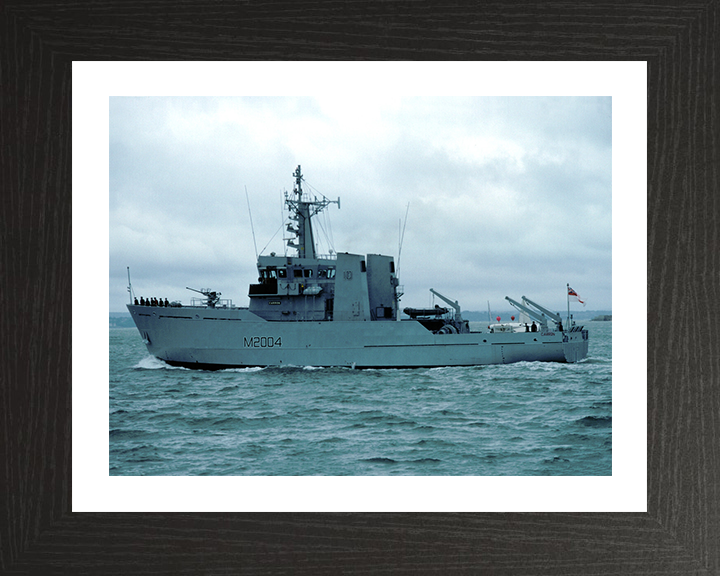 HMS Carron M2004 | Photo Print | Framed Print | River Class | Minesweeper | Royal Navy Hampshire Prints