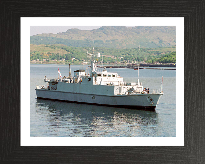 HMS Blyth M111 | Photo Print | Framed Print | Sandown Class | Minehunter | Royal Navy Hampshire Prints