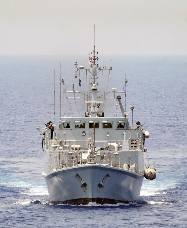 HMS Bangor M109 | Photo Print | Framed Print | Sandown Class | Minehunter | Royal Navy Hampshire Prints