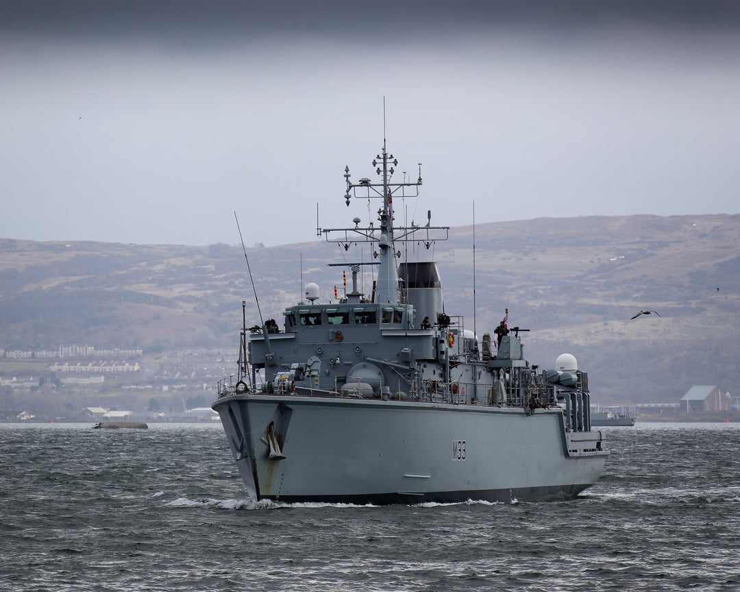 HMS Brocklesby M33 | Photo Print | Framed Print | Hunt Class | Mine Warfare Vessel | Royal Navy Hampshire Prints