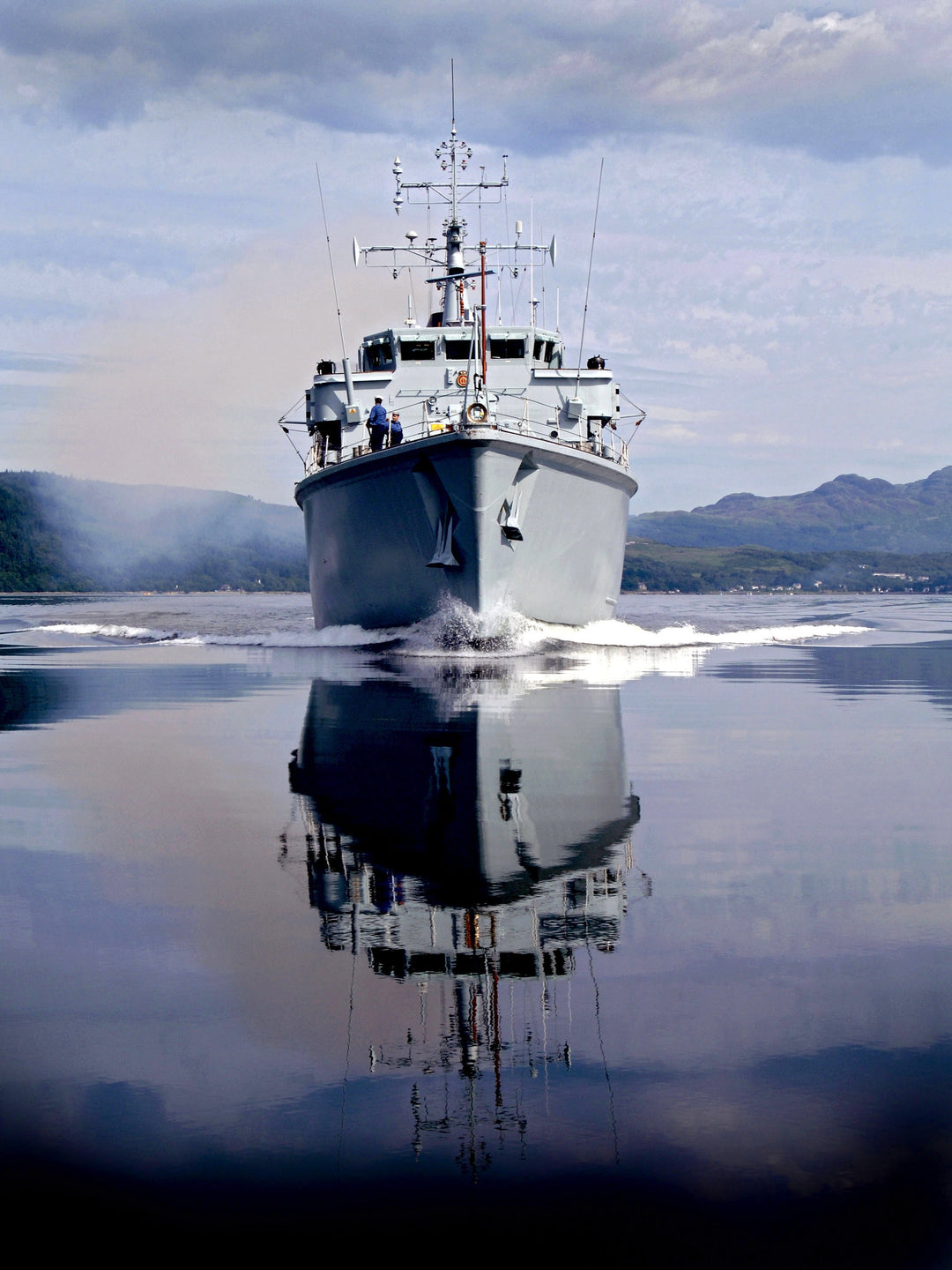 HMS Brocklesby M33 | Photo Print | Framed Print | Hunt Class | Mine Warfare Vessel | Royal Navy Hampshire Prints