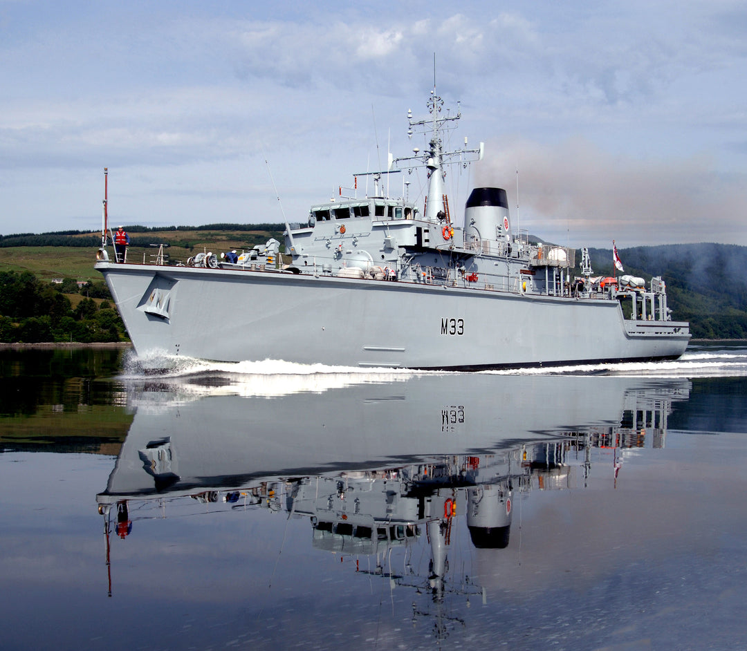 HMS Brocklesby M33 | Photo Print | Framed Print | Hunt Class | Mine Warfare Vessel | Royal Navy Hampshire Prints
