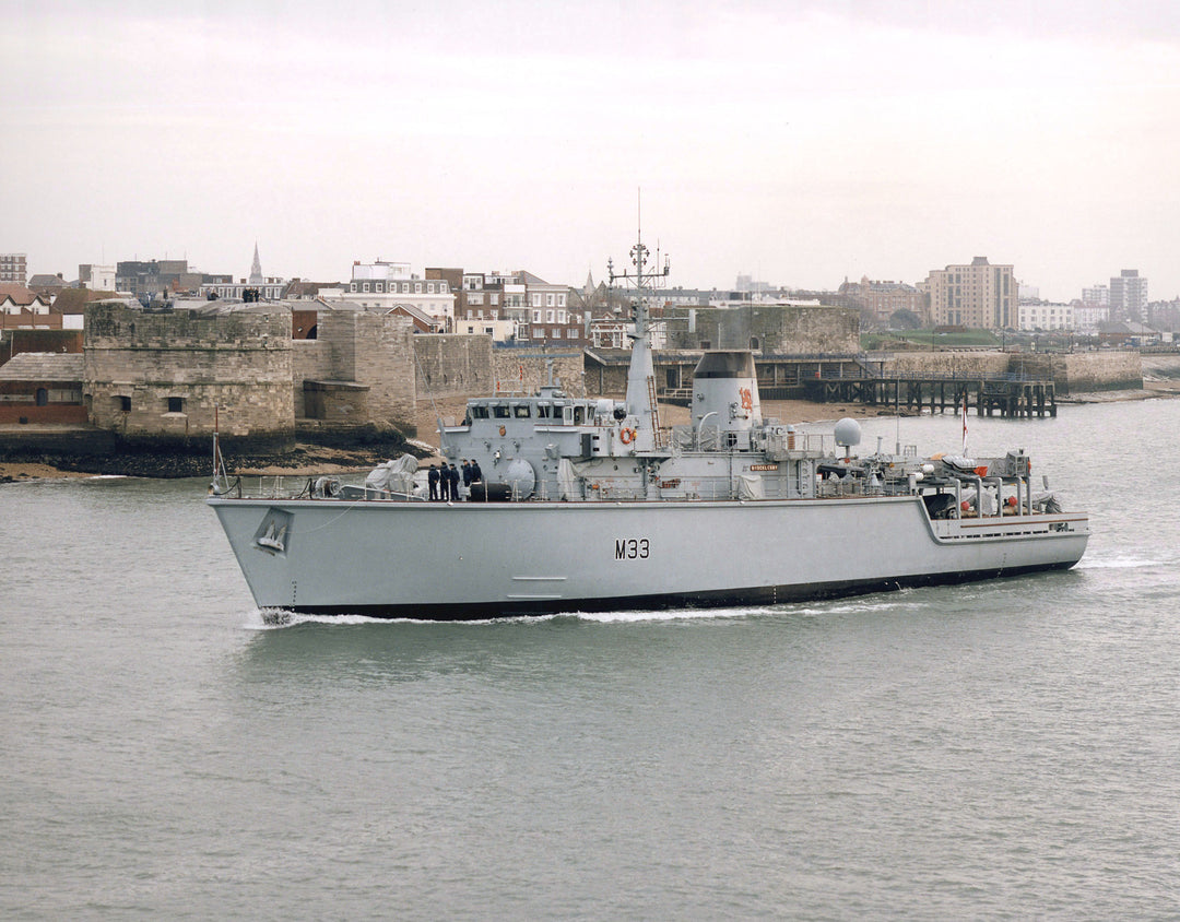 HMS Brocklesby M33 | Photo Print | Framed Print | Hunt Class | Mine Warfare Vessel | Royal Navy Hampshire Prints