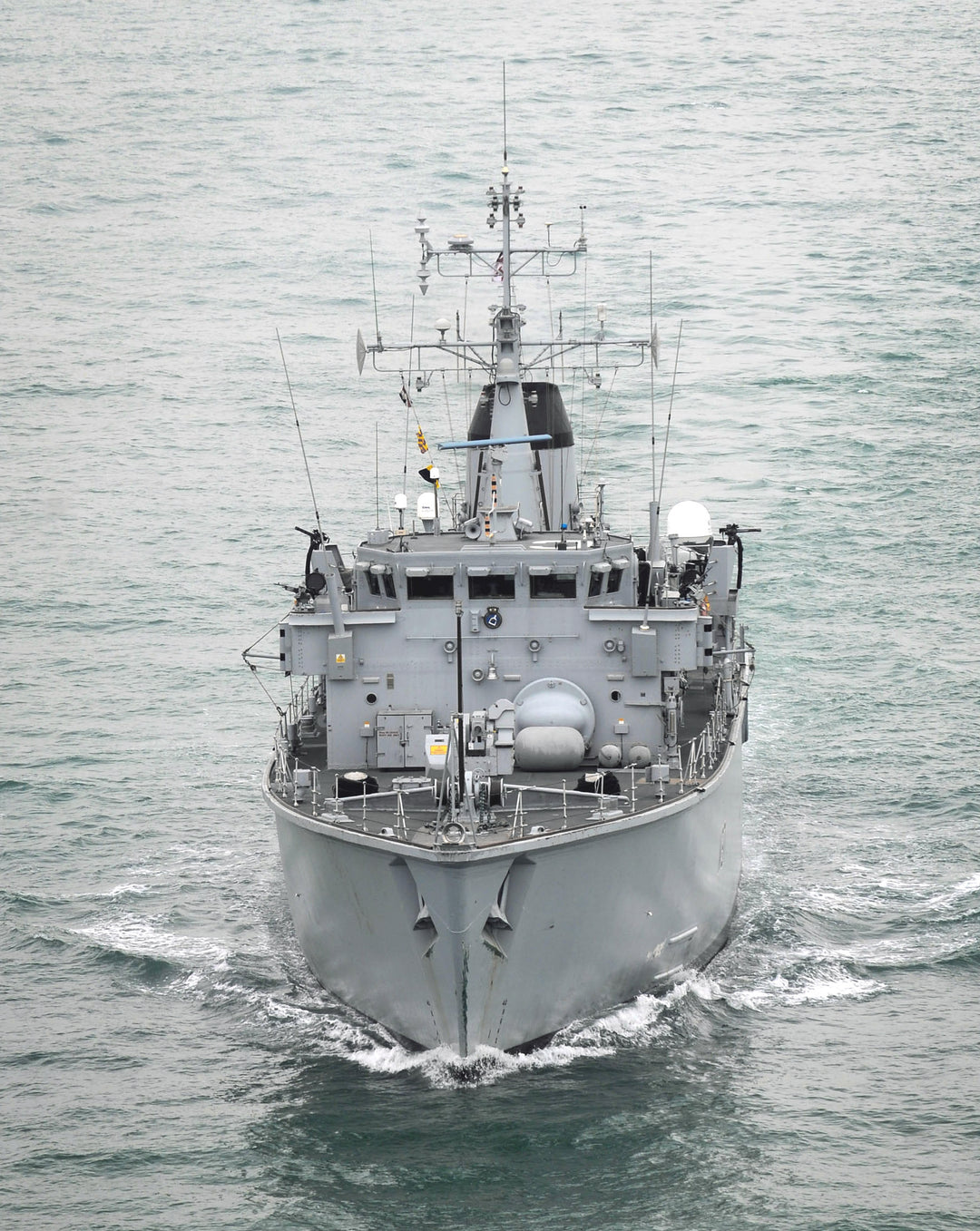 HMS Chiddingfold M37 Royal Navy Hunt Class Minesweeper Photo Print or Framed Print - Hampshire Prints