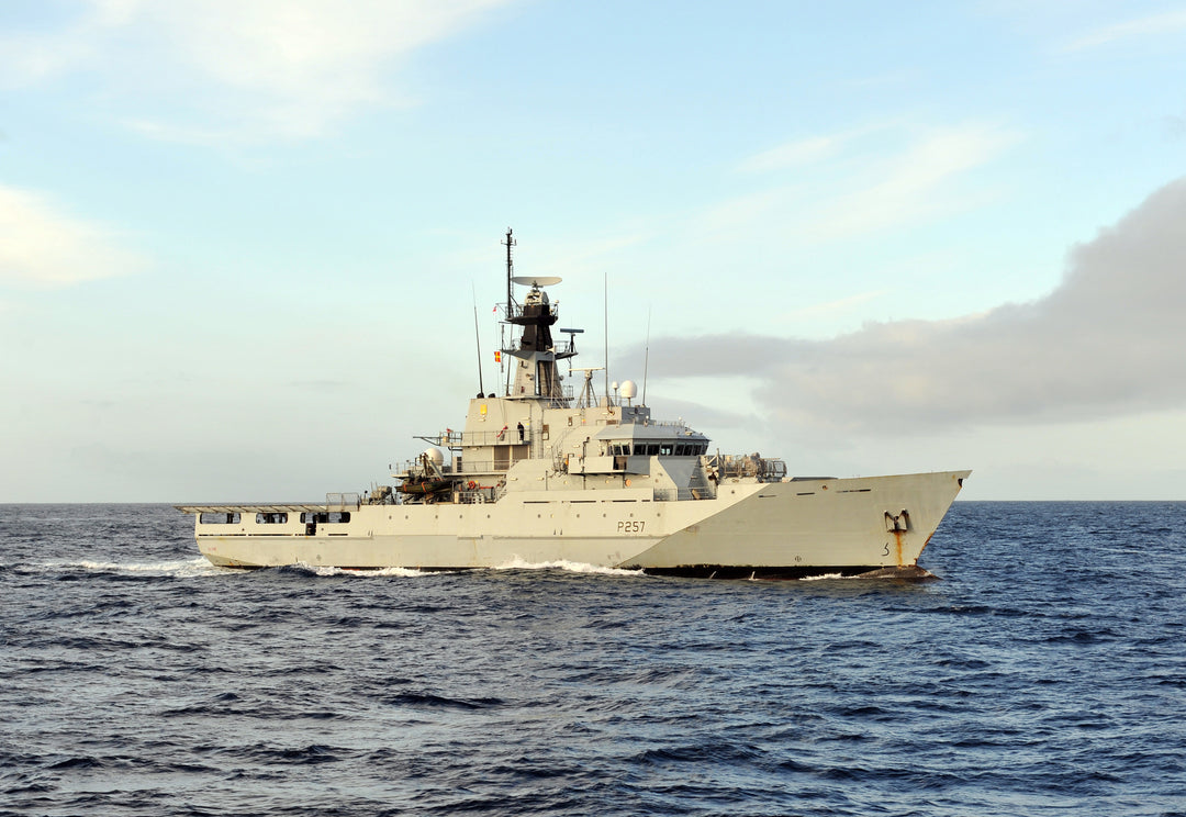 HMS Clyde P257 Royal Navy River class offshore patrol vessel Photo Print or Framed Print - Hampshire Prints