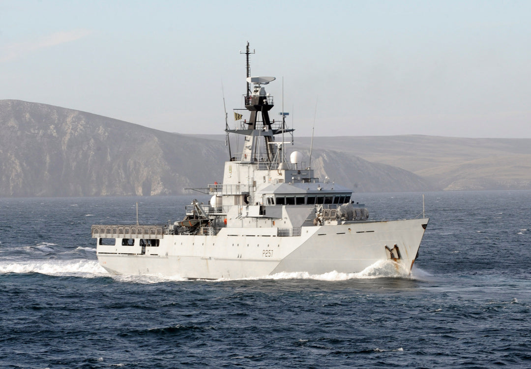 HMS Clyde P257 | Photo Print | Framed Print | River Class | Patrol Vessel | Royal Navy Hampshire Prints